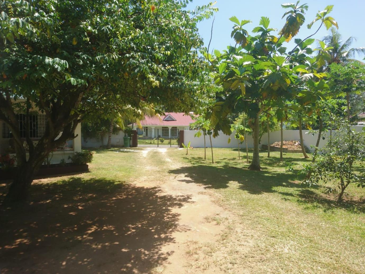 Au Cap Hcs Bungalows Turtle Bay Rustic Bungalow מראה חיצוני תמונה