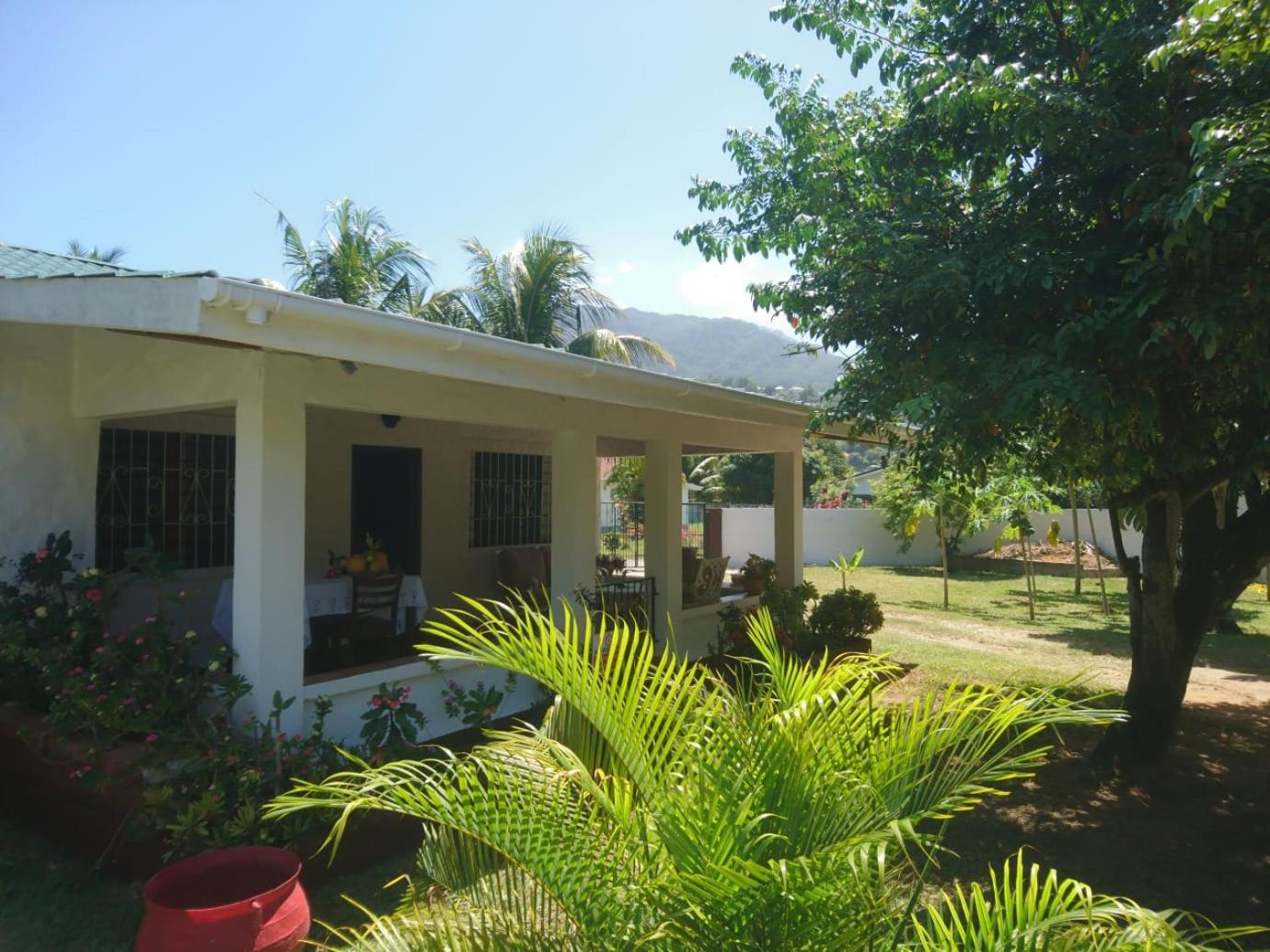 Au Cap Hcs Bungalows Turtle Bay Rustic Bungalow מראה חיצוני תמונה